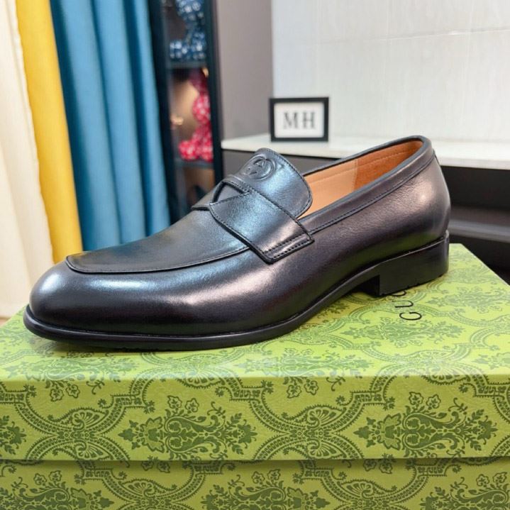 G*u*i leather shoes